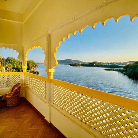 Hotel Vallabh A Lake Facing Balcony Udaipur Esterno foto
