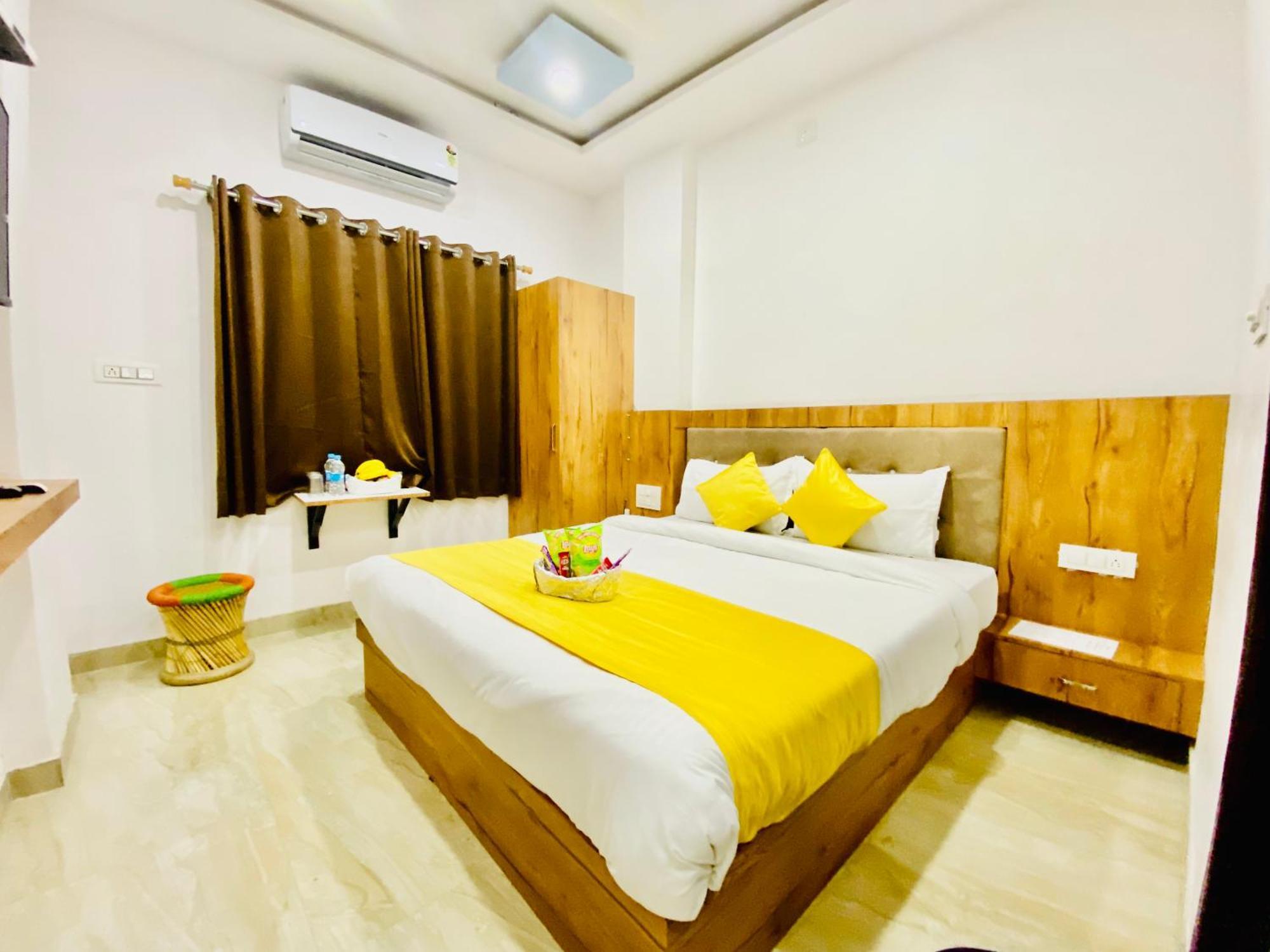 Hotel Vallabh A Lake Facing Balcony Udaipur Esterno foto